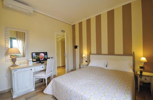 Castelnuovo di Val di Cecina Hotel | Pet-Friendly Hotel Dei Conti with Breakfast & Hot Tub