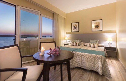 Diputacion de Rincon de San Gines Hotel | Relax at Hotel Izán Cavanna with Ocean Views & Spa Access