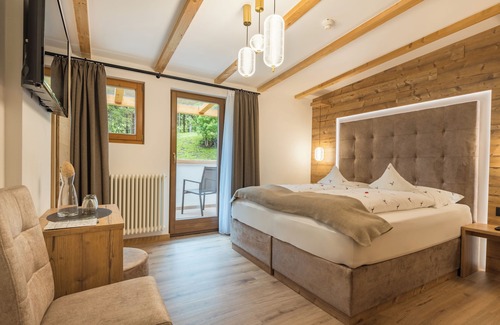 Selva di Val Gardena Hotel | Experience Hotel Jägerheim: Guest Rated 9.8 with Spa & Pool