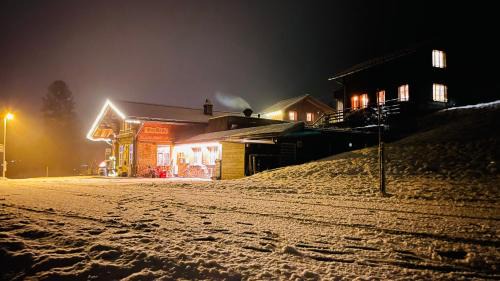 Grindelwald Hotel | Pet-Friendly Jägerstübli Grindelwald: Guest Rated 9/10
