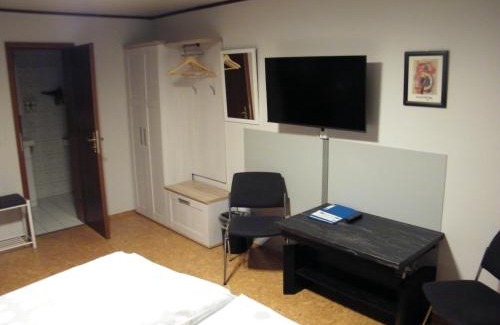 Gorgeshausen House | Explore Hotel Jägerstube: Pet-Friendly & Family-Oriented