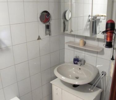 Gorgeshausen House | Explore Hotel Jägerstube: Pet-Friendly & Family-Oriented