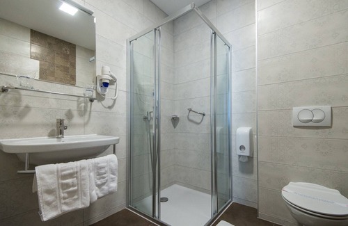 Neum House | Hotel Jadran: Double Room with Balcony and Sea View