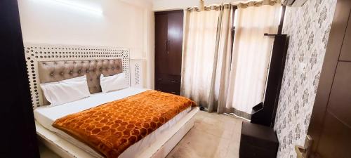 Chittaranjan Hotel | Budget-Friendly Hotel Jagannath Near Nehru Place with Kitchen