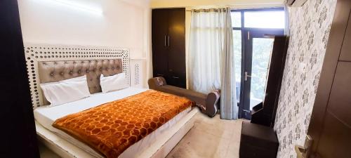 Chittaranjan Hotel | Budget-Friendly Hotel Jagannath Near Nehru Place with Kitchen