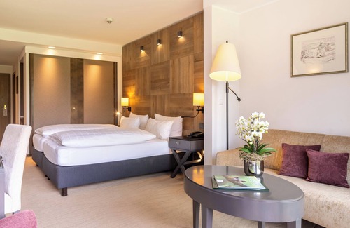 Jagdhaus Hotel | Delightful Hotel Jagdhaus Wiese with Spa & Pool Access