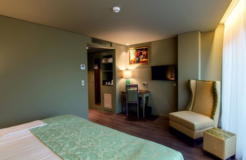 Centro / Baixa Hotel | Discover Hotel Jaguar: 4-Star Comfort & Free Shuttle Service