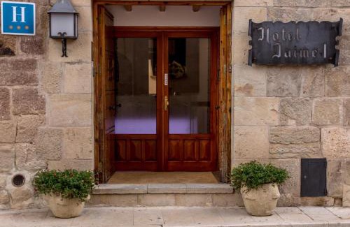 Mora de Rubielos Hotel | Discover Hotel Jaime I: Family-Friendly with Excellent Amenities