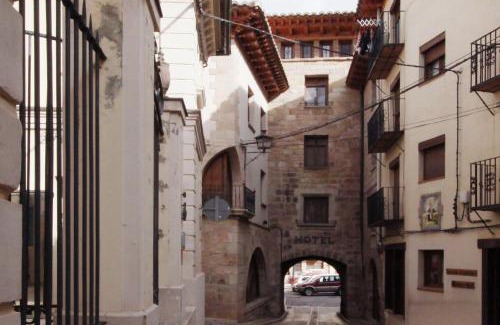 Mora de Rubielos Hotel | Discover Hotel Jaime I: Family-Friendly with Excellent Amenities