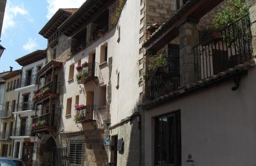 Mora de Rubielos Hotel | Discover Hotel Jaime I: Family-Friendly with Excellent Amenities