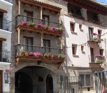 Mora de Rubielos Hotel | Discover Hotel Jaime I: Family-Friendly with Excellent Amenities
