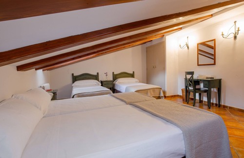 Mora de Rubielos Hotel | Hotel Jaime I: Family-Friendly with Spa & Breakfast Included