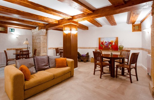 Mora de Rubielos Hotel | Hotel Jaime I: Family-Friendly with Spa & Breakfast Included