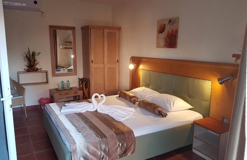 Vama Veche Hotel | Relaxing Retreat at Hotel Jakuzzi with Spa and Dining