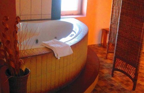 Vama Veche Hotel | Relaxing Retreat at Hotel Jakuzzi with Spa and Dining