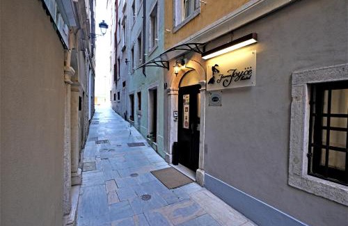 Trieste City Centre Hotel | Discover Comfort at Hotel James Joyce - Pet Friendly & More