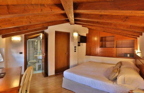 Trieste City Centre Hotel | Discover Hotel James Joyce: Family-Friendly Spa Retreat