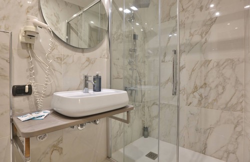 Trieste City Centre Hotel | Discover Hotel James Joyce: Family-Friendly Spa Retreat