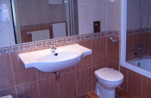 Jaca Hotel | Welcoming Hotel Jaqués: Family-Friendly Dining Awaits