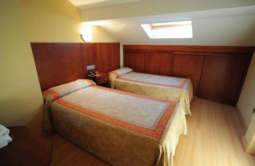 Jaca Hotel | Welcoming Hotel Jaqués: Family-Friendly Dining Awaits