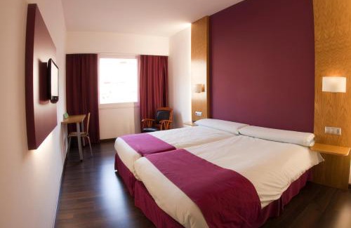 Labastida Hotel | Discover Hotel Jatorrena - Family-Friendly with Dining Options