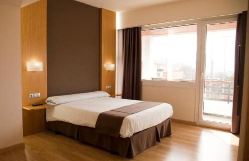 Labastida Hotel | Discover Hotel Jatorrena - Family-Friendly with Dining Options