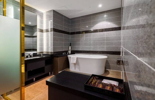 Dolsan-eup Hotel | Discover Hotel JCS Yeosu: Family-Friendly with Pool & Dining