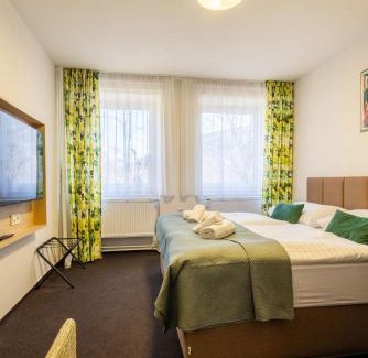 Celadna Hotel | Retro Hotel JISKRA: Oceanfront Getaway for Families & Pets