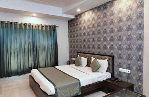 Jaipur Hotel | Budget-Friendly Hotel JJ Valley with Breakfast & Family Amenities