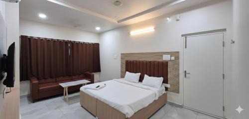 Chanda Nagar House | Hotel JK Height's Miyapur, Near Lingampally Railway Station