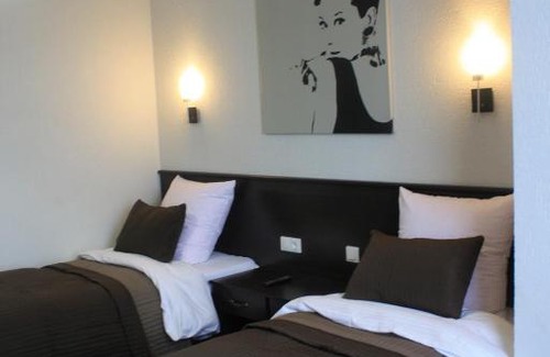 Anna Hotel | Discover Hotel John Gold: Pet-Friendly Oasis with Hot Tub