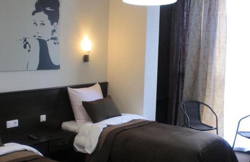 Anna Hotel | Discover Hotel John Gold: Pet-Friendly Oasis with Hot Tub