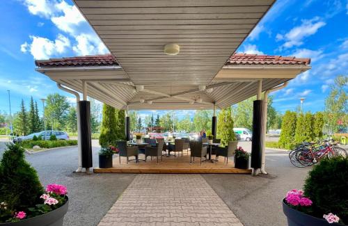 Karhula Hotel | Pet-Friendly Retreat at Hotel Jokipuisto with Hot Tub