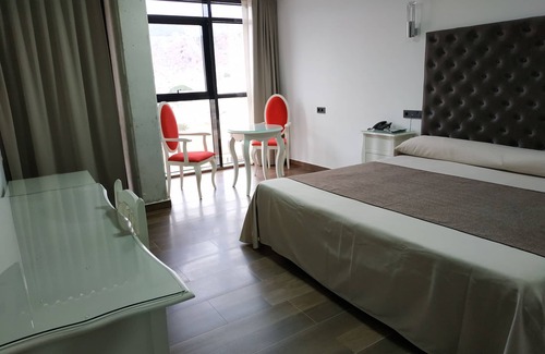 Alhama de Murcia Hotel | Hotel Julián: Family-Friendly Stay with Spa and Dining