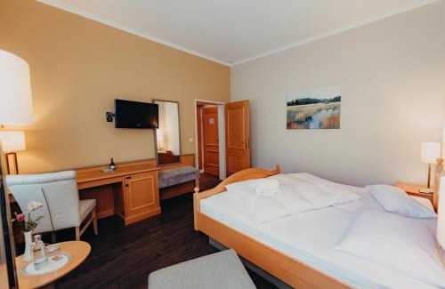 Wentorf bei Hamburg Hotel | Discover Hotel Jungclaus: Pet Friendly with Hot Tub & Dining