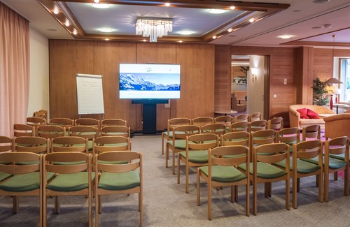 Wengen Hotel | Discover Hotel Jungfraublick Wengen: Spa and Pool Retreat