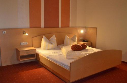 Konigstein in der Oberpfalz Hotel | Relax at Königsteiner Hof: Family-Friendly Dining Awaits