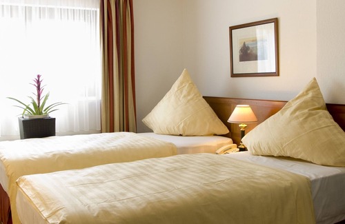Refrath Hotel | Inviting Hotel Kölner Hof Refrath: Family-Friendly Stay