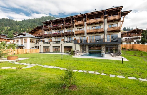 Konigsleiten Hotel | Relax at Hotel Königsleiten Vital Alpin with Spa & Pool