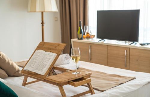 Maini Hotel | Relax at Hotel Kadmo by Aycon with Oceanfront Pool Access