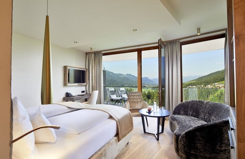 Ellmau Hotel | Indulge at Hotel Kaiserhof: 5-Star Stay with Spa & Pool