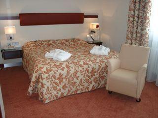 Innenstadtring Hotel | Discover Hotel Kaiserhof: Family-Friendly with Spa & Hot Tub