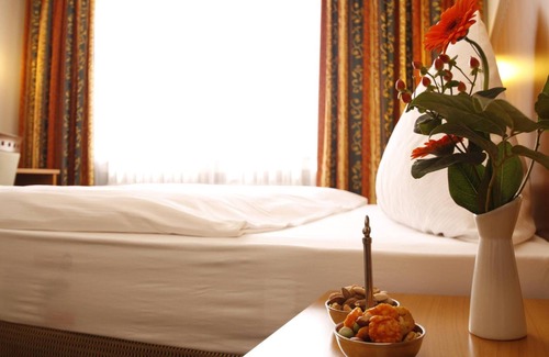 Wesel Hotel | Discover Hotel Kaiserhof: Family-Friendly with Great Amenities