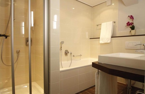 Wesel Hotel | Discover Hotel Kaiserhof: Family-Friendly with Great Amenities