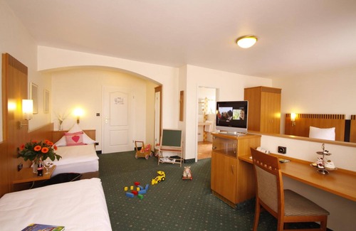 Wesel Hotel | Discover Hotel Kaiserhof: Family-Friendly with Great Amenities