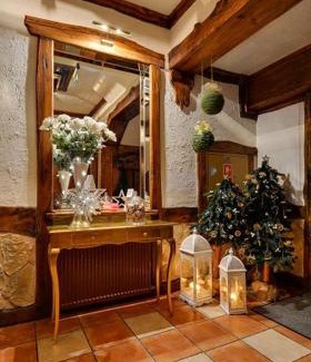Wolbrom Hotel | Discover Karczma Klimtówka: Pet-Friendly & Family Amenities