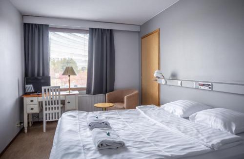 Sodankyla Hotel | Budget-Friendly Stay at Karhu with Hot Tub & Pet Access