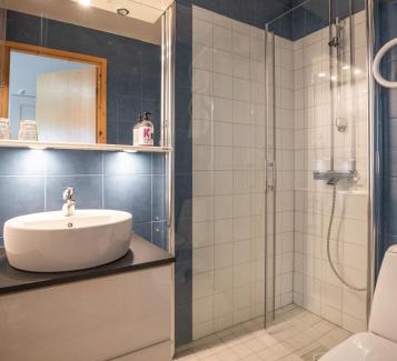 Sodankyla Hotel | Budget-Friendly Stay at Karhu with Hot Tub & Pet Access
