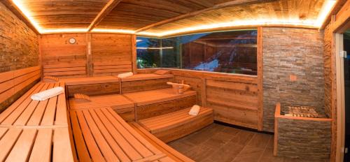 Sankt Anton am Arlberg Hotel | Relax at Hotel Karl Schranz: Spa, Pool & Family Friendly