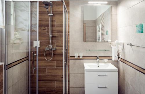 Poprad Hotel | Hotel Kaskada: Pet-Friendly Retreat with Breakfast Options